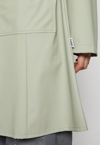 Rains CURVE JACKET UNISEX - Parkas - earth