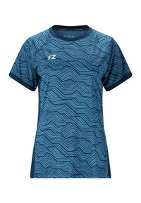 Blå trænings t-shirt med et geometrisk bølgemønster, korte ærmer, rund hals og kontrasterende marineblå detaljer på kraven og siderne.
