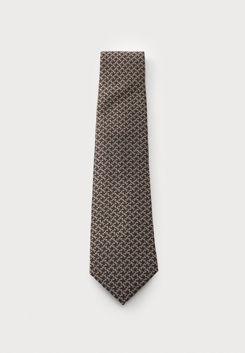 Braune Krawatte mit einem sich wiederholenden geometrischen Muster in Hellgrau. Der Stoff wirkt glatt und hat ein schmales, spitzes Ende. Klassisches Design.