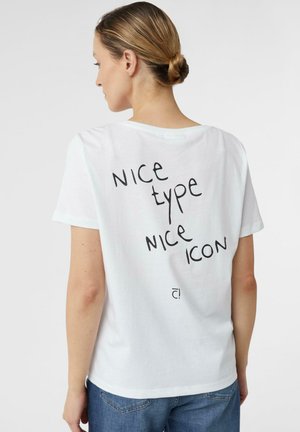 - T-shirt z nadrukiem