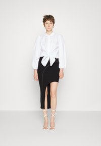 IN THE STYLE LIBERTY EXPOSED THIGH SPLIT MIDI SKIRT - Saia lápis - black