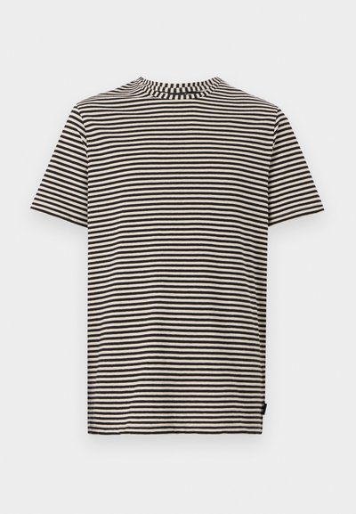 Tricou în dungi, crema și negru, cu mâneci scurte, guler rotund, croi obișnuit, fabricat din bumbac, cu dungi orizontale și un etichetă pe lateral.
