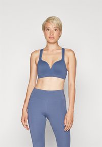 ONLY Play ONPMARTINE SEAMLESS BRA OPUS - Sujetadores deportivos con sujeción media - vintage indigo