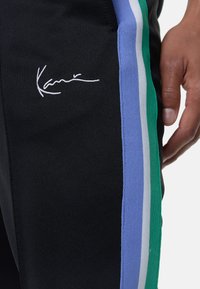 Karl Kani SMALL SIGNATURE STRAIGHT LEG TRACKPANTS UNISEX - Donji dijelovi trenirke - black