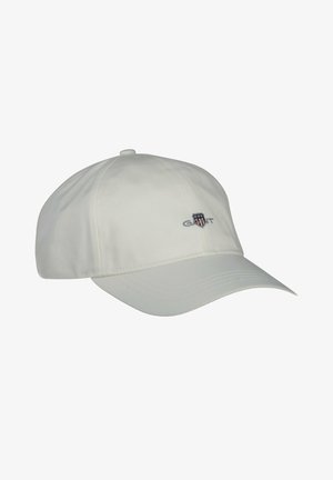 Weiße Baseballkappe mit gebogenem Schirm und kleinem besticktem Logo mit Sternen und Streifen auf dem Frontpanel.