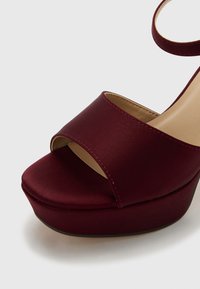 Thumbnail Image 7