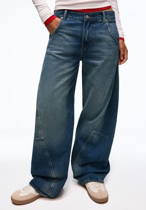 Bershka, LOW-RISE - BARREL JEANS - Wide leg - dark blue