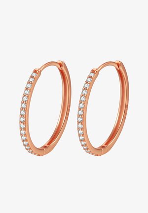 Boucles d'oreilles créoles en or rose avec une rangée de petits diamants clairs sur un côté, finition lisse et un design de fermoir sécurisé.