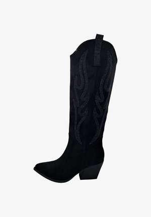 Bottes de cowboy en suede noir avec des pointes effilées et un talon épais. Présentent des motifs en flammes cloutés sur la tige et une languette.