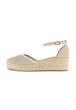 Chaussure compensée espadrille tissée beige avec bout fermé, bride à la cheville et semelle en jute tressé.