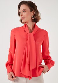 Unselected, coral