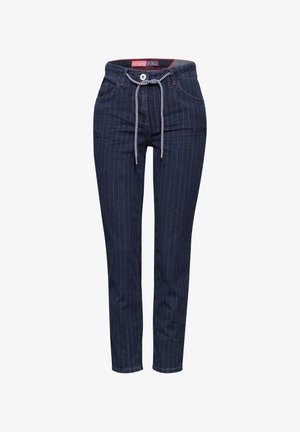 Pantalones de mezclilla oscura con rayas verticales, cinturilla con cordón y bolsillos frontales con acentos de costura roja. Textura suave, ajusteSlim.