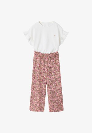 White short-sleeve top with ruffled sleeves and small heart detail paired with high-waisted wide-leg pants in pink floral print.
