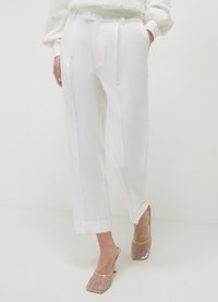 Unselected, bianco lana