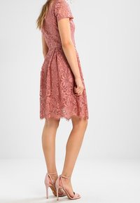 Vero Moda Cocktailklänning - light pink