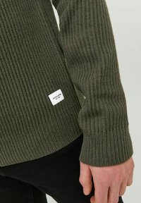 Jack & Jones JJPANNEL  - Maglione - rosin