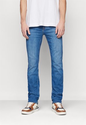 Blauwe denim jeans met een rechte snit, voorzien van een klassiek vijf-pocket ontwerp, subtiele slijtage-achtige effecten en een medium wash afwerking.