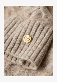 Seleccionado, beige twist