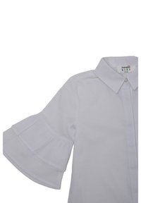 Chemise blanche à manches courtes avec manches à volants superposés et col pointu, adaptée aux enfants de 4 à 5 ans.