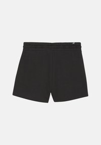 Bermudas de algodón negro con una cintura elástica, con líneas limpias y una etiqueta de logo en la parte frontal. Diseño simple, textura ligera.