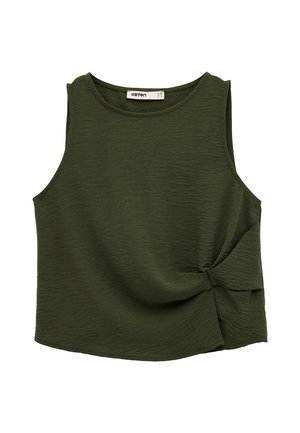 Bezrękawnik w ciemnozielonym kolorze o fakturowanej powierzchni, z okrągłym dekoltem i detalem w postaci wiązania po prawej stronie.