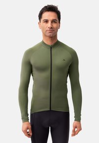 Jersey de ciclismo de manga larga en verde oliva, con cierre de cremallera frontal completo, tejido elástico y un diseño ajustado con una textura suave.