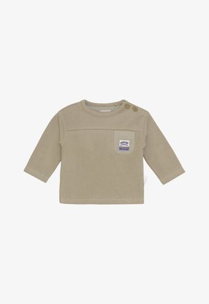 Beige Langarmbabyshirt mit Rundhalsausschnitt, zwei Schulterknöpfen und kleiner Fronttasche mit blau-gelbem "Guten Tag"-Label.