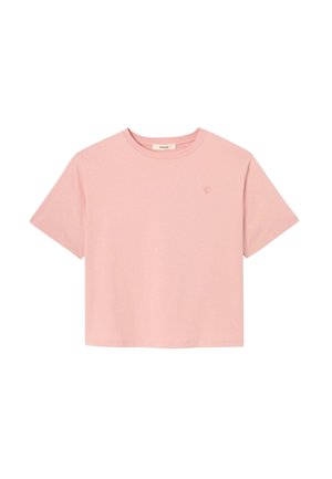 T-shirt court à manches courtes rose clair avec encolure ronde et petit logo subtil sur le haut du côté gauche de la poitrine.