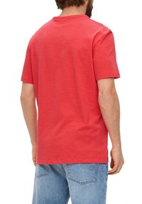 s.Oliver MIT BRUSTTASCHE - T-shirt basic - rot