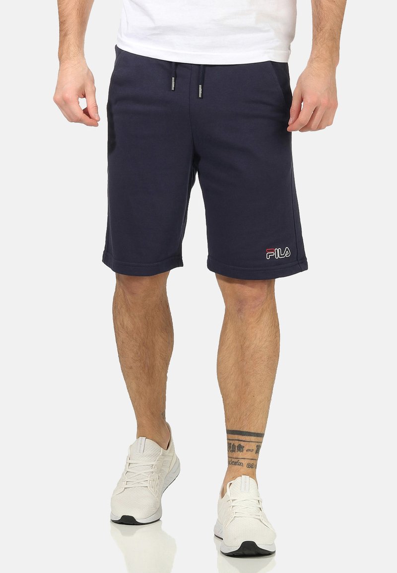 Herren Skinny Fit | Fila FILA MEN ROSSO AMIR SWEAT SHORTS BLACK IRIS Jeans Bootcut black iris/dunkelblau - CD23807 Herren Skinny Fit | Fila FILA MEN ROSSO AMIR SWEAT SHORTS BLACK IRIS Jeans Bootcut black iris/dunkelblau - CD23807