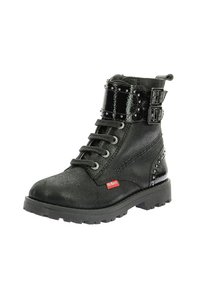 Botas negras hasta el tobillo con un material texturizado, detalles de charol brillantes, doble hebilla y una suela de goma gruesa para mayor durabilidad.