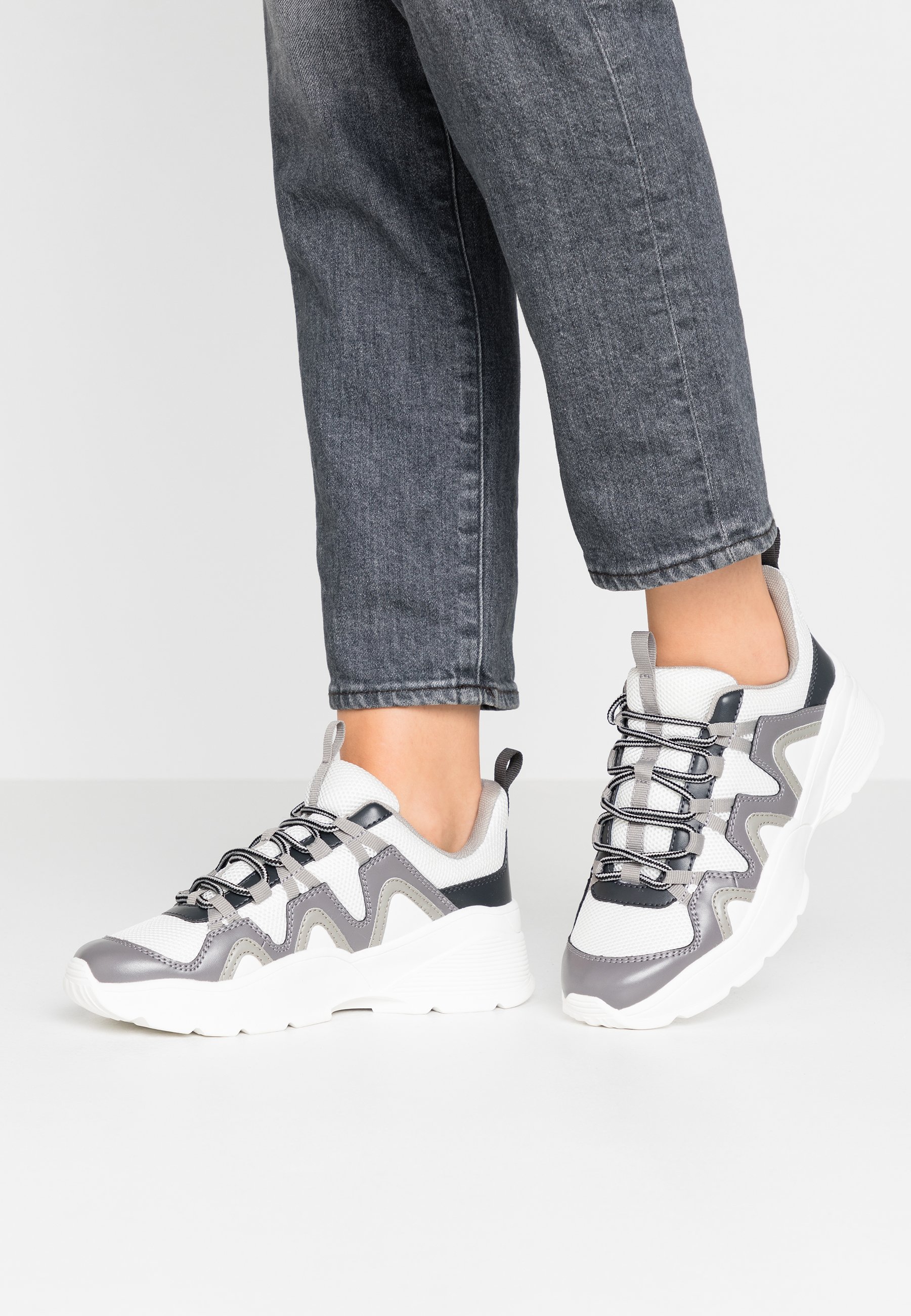 Monki VEGAN SONIA Joggesko grey Zalando.no Monki RITVA Joggesko greenwhite Zalando.no