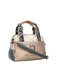 Strukturierte Handtasche in Beige und Schwarz mit einer strukturierten Oberfläche, doppelten Griffen, einem langen verstellbaren Schulterriemen und einem dekorativen Katzenlogo.
