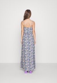 ONLY Petite Długa sukienka