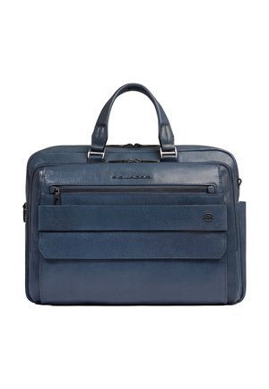 Cartella in pelle blu con doppio manico, tasca frontale con cerniera, scomparto con patta e ferramenta argentata.