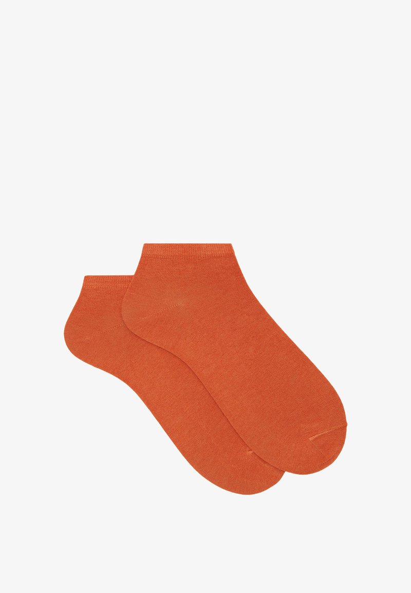 Calze alla caviglia arancioni realizzate in materiale morbido, con una superficie liscia e un design a punta arrotondata. Comprende un paio, senza fantasie o dettagli.