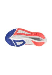 Løbesko sål med et tofarvet design i blå og rød, med teksturerede mønstre og en hvid mellemsål. Mizuno-logo synligt.