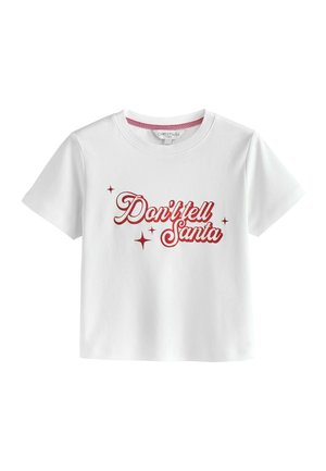 Hvid bomulds t-shirt med teksten "Don't tell Santa" i rød skrift med stjerne-decorationer. Korte ærmer og en rund halsudskæring.