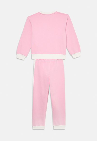Rosa Sweatshirt- und Hosen-Set mit weißen Bündchen und Taillenbund. Weicher Stoff mit einem schlichten Design, ideal für die Freizeit.