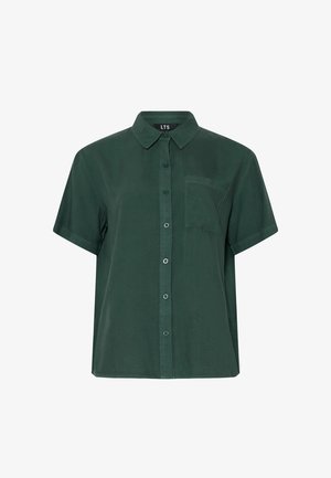 Camicia verde scuro a maniche corte con bottoni, colletto e taschino singolo sul petto, mostrata su uno sfondo bianco semplice.