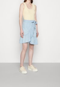 Pieces Top - off-white