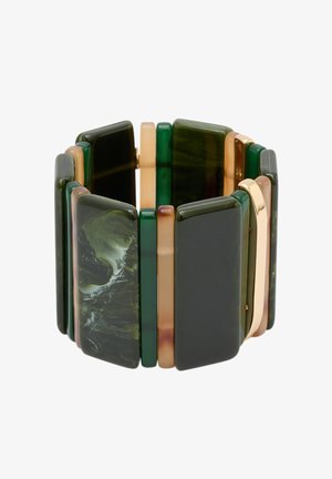 Bracelet large avec des segments rectangulaires alternés en vert foncé, olive, beige et ton doré avec un motif marbré.
