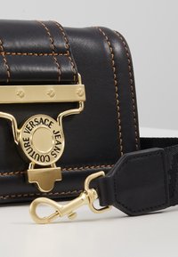 Versace Jeans Couture Bältesväska - black