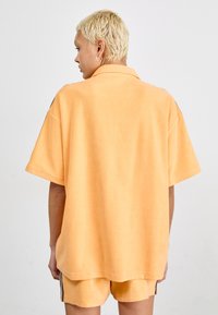 adidas Originals RESORT  - Blúzka so zapínaním na gombíky - hazy orange
