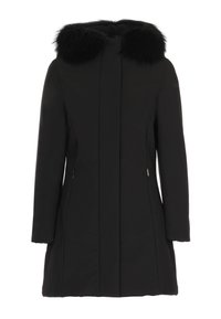 Cappotto nero con cappuccio in pelliccia sintetica, caratterizzato da un design slanciato, due tasche laterali con zip e una texture liscia. Nessun hardware visibile.