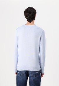 Tommy Hilfiger ESSENTIAL CREW NECK - Jumper - breezy blue
