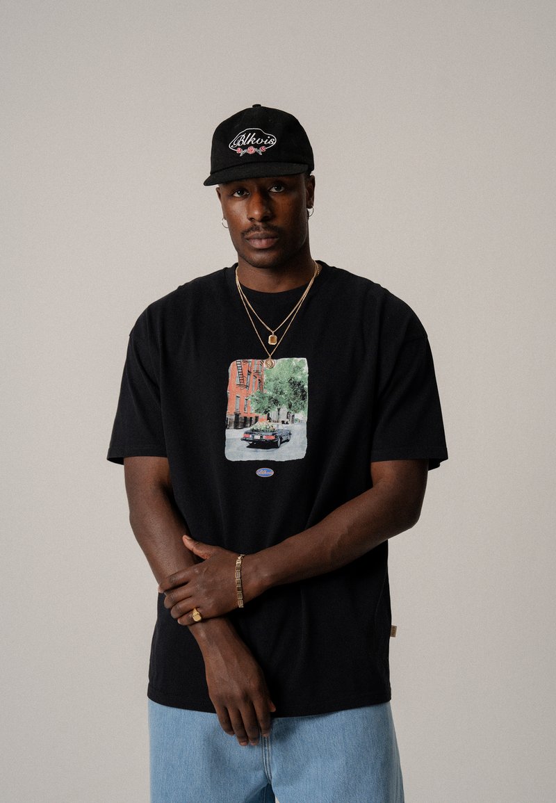 BLKVIS FLOWER TEE UNISEX - Apdrukāts T-krekls - black