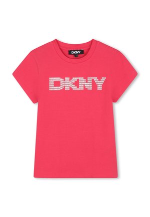 T-shirt en coton rose avec un logo "DKNY" texturé blanc centré sur la poitrine, à manches courtes et avec un col arrondi.