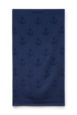 Tissu rectangulaire bleu foncé avec un motif d'ancre répétitif et un marquage en relief subtil sur les bords supérieur et inférieur.