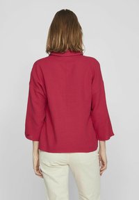 VILA Blus - cerise